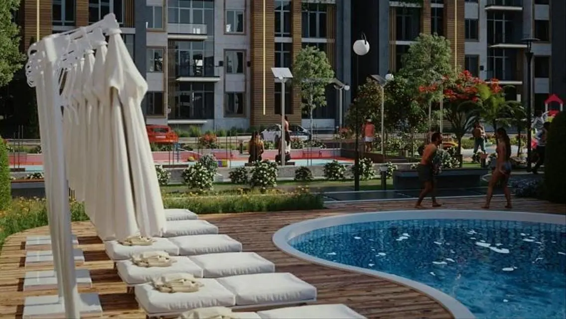 شقه 2نوم بجوار الجامعه الامريكيه بالتجمع+قسط 9سنين