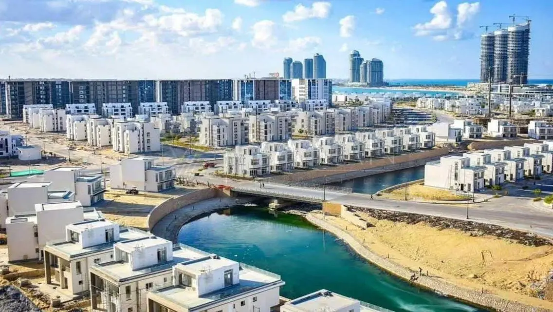 توين هاوس  للبيع في اميز مكان في العالمين الجديده