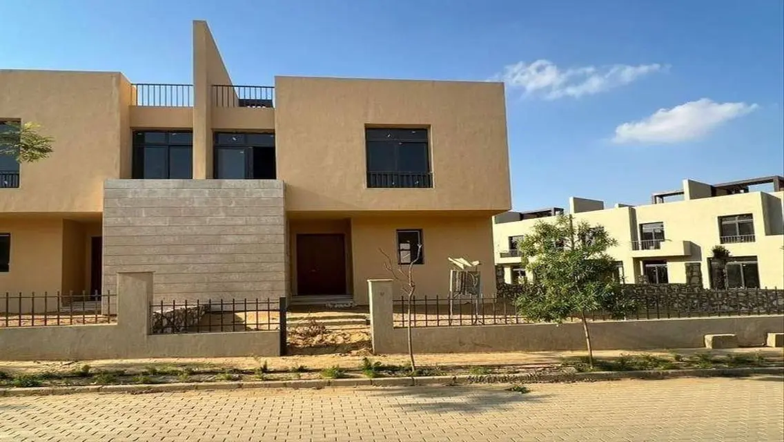 تاون هاوس بفيو مفتوح في او ويست موقع ممتاز