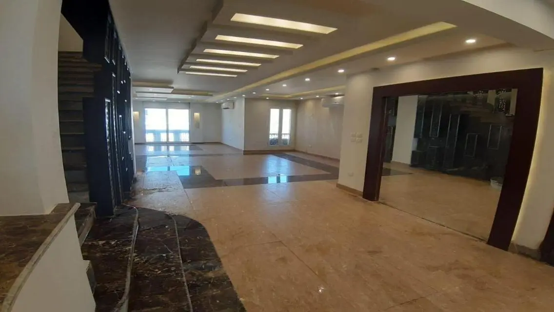 أي فيلا رووف للايجار في ماونتن فيو هايد بارك