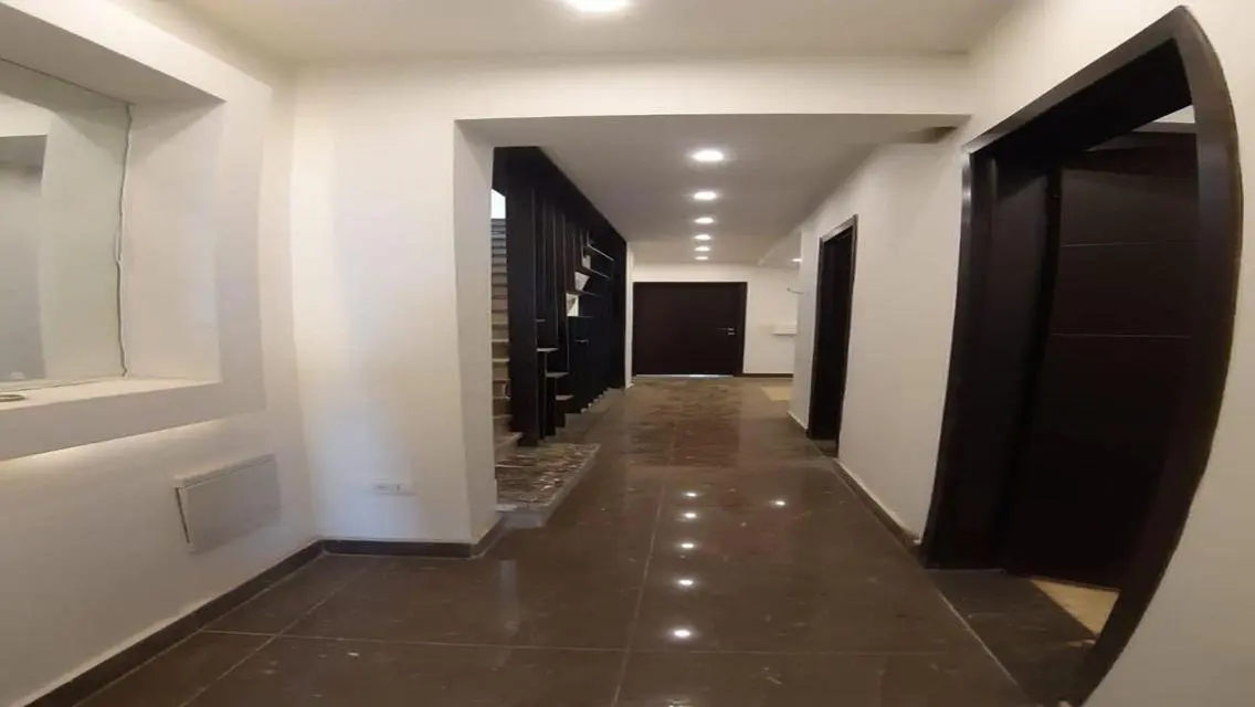 أي فيلا رووف للايجار في ماونتن فيو هايد بارك