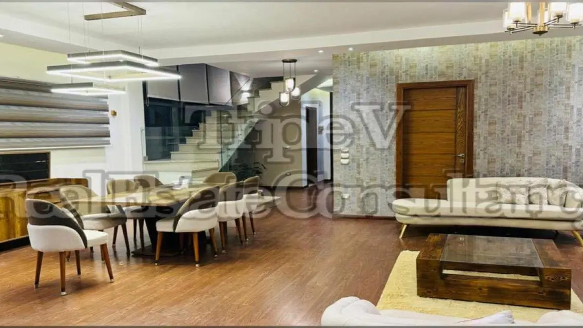 Corner Town House Furnished Ultra Modern