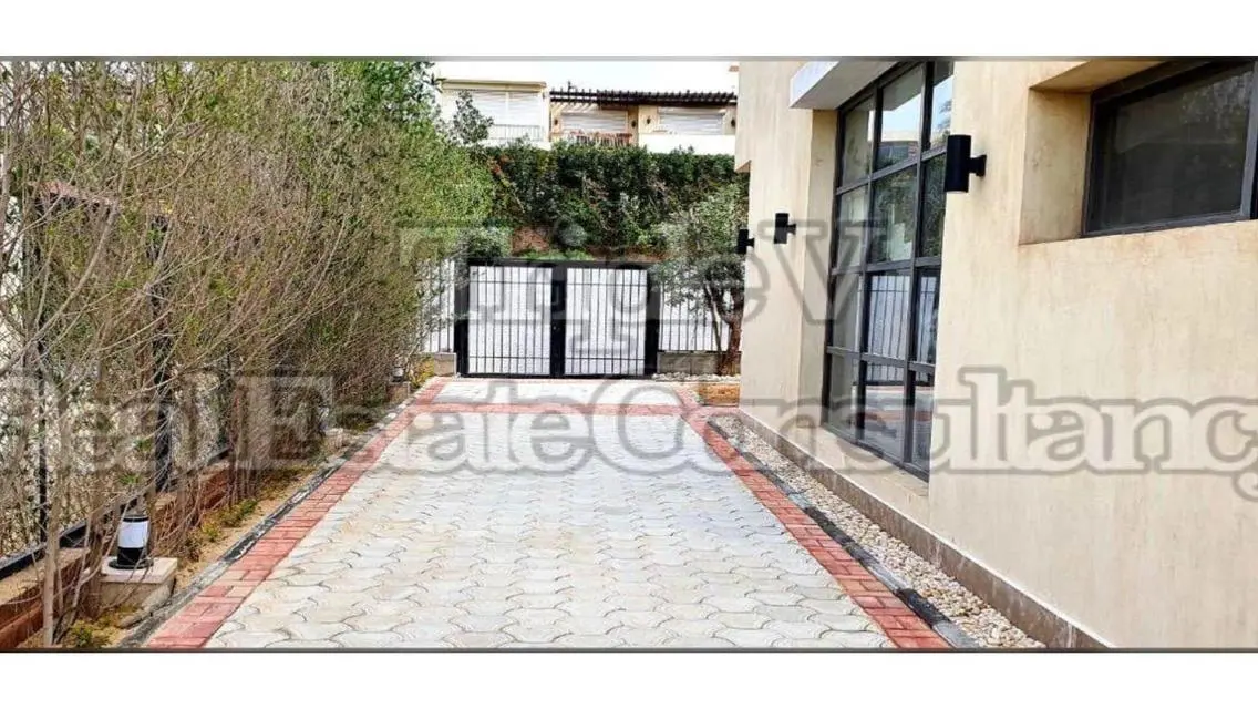 Corner Town House Furnished Ultra Modern