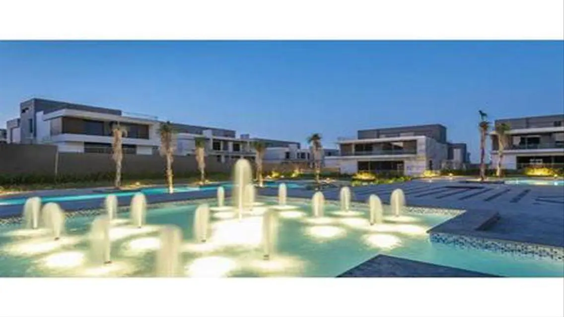 Town villa in Patio Vera in front of Beverly Hills