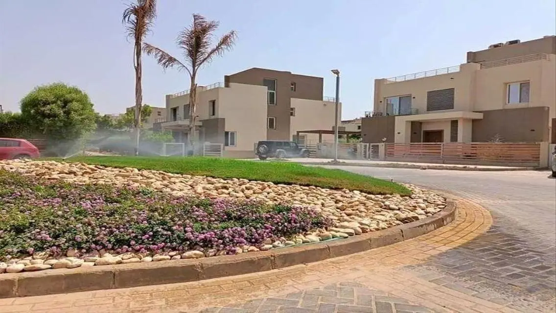 Townhouse corner on 3 facades installments