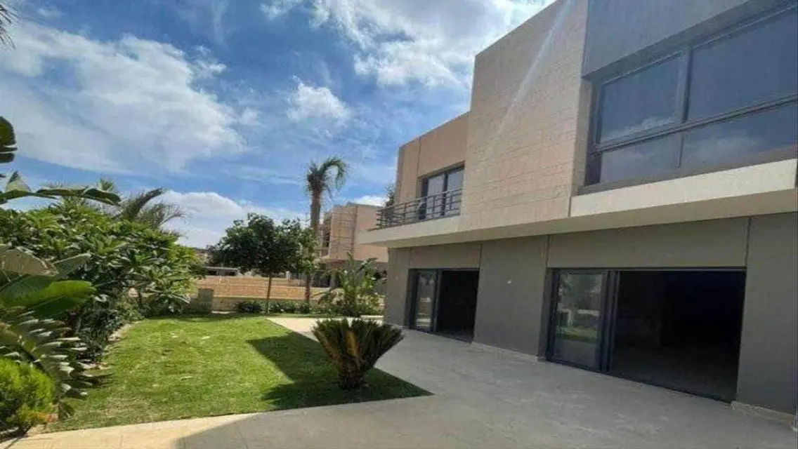 Townhouse corner on 3 facades installments