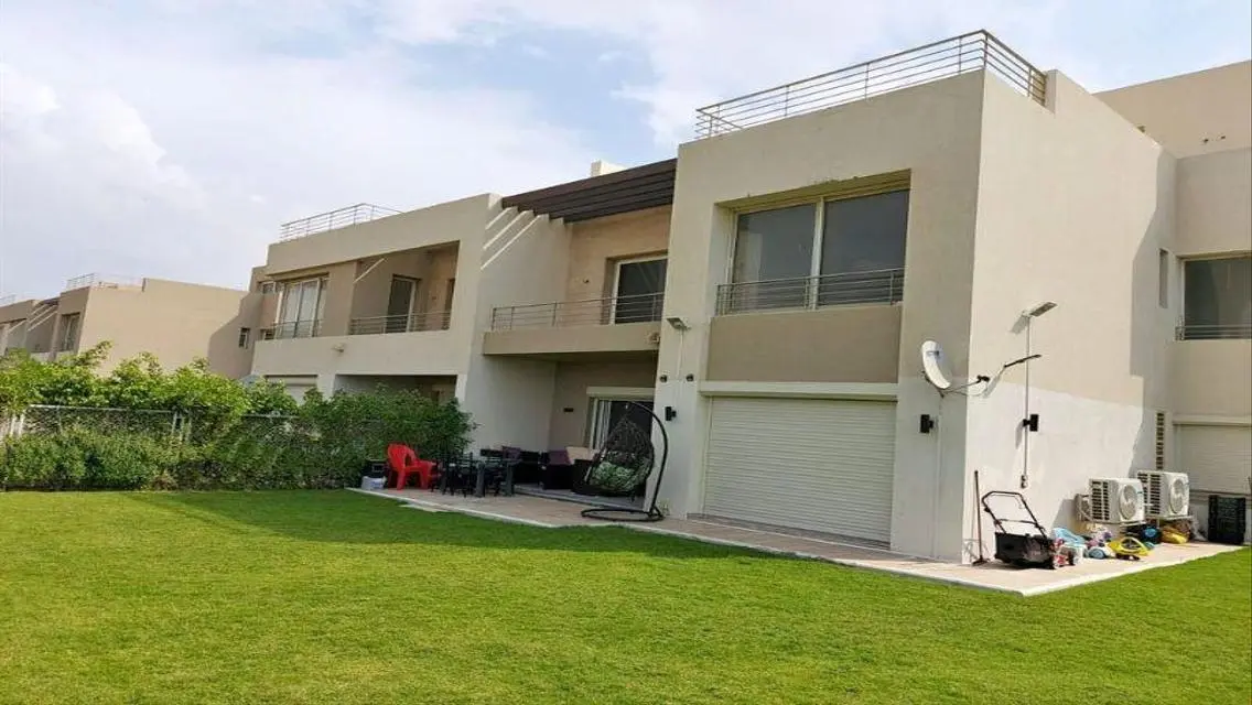 Townhouse corner on 3 facades installments