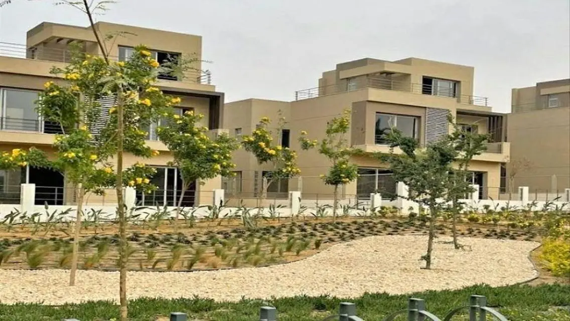 Townhouse corner on 3 facades installments
