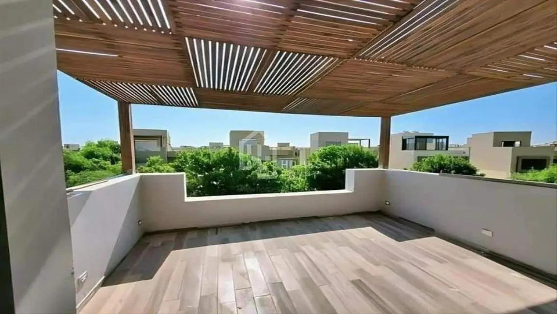 Townhouse corner on 3 facades installments