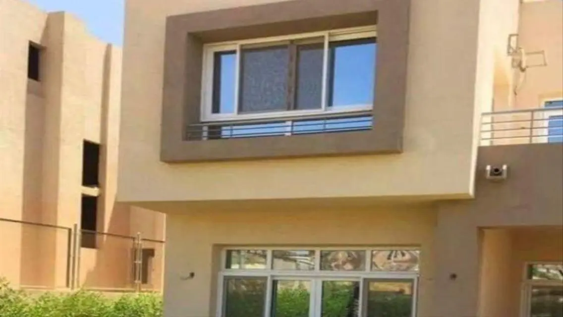 Townhouse corner on 3 facades installments