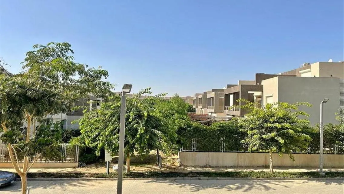 Townhouse corner on 3 facades installments