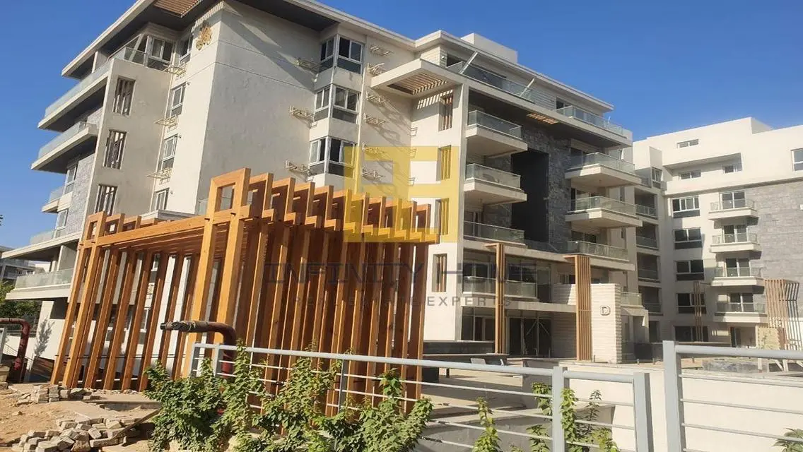 Park villa 260 m in mountain view icity new cairo