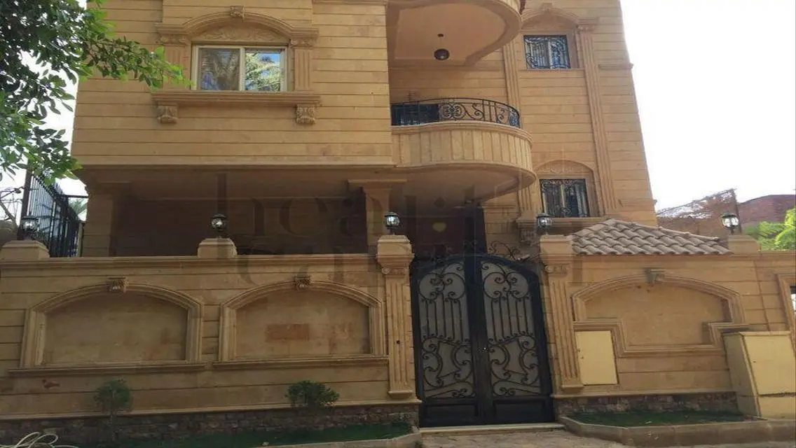 فرصة مميزة لامتلاك فيلا فاخرة بمساحة كبيرة