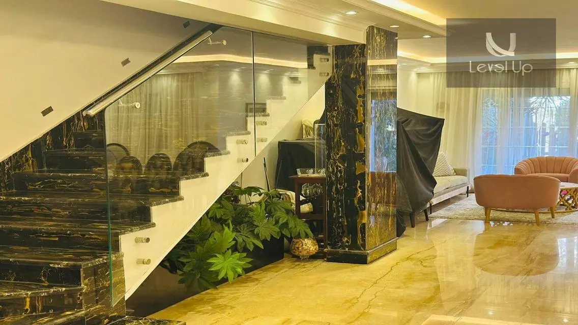اي فيلا للبيع متشطبة بالمطبخ ماونتن فيو هايد بارك