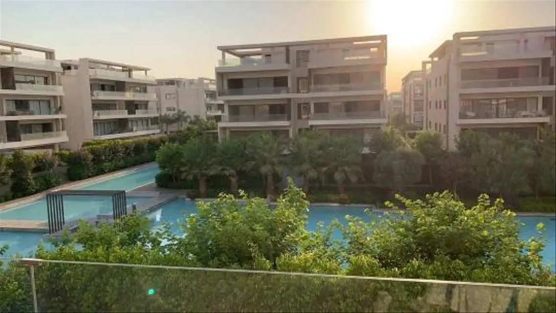 فيلا فاخرة للبيع مع حديقة خاصة ومسبح خاص