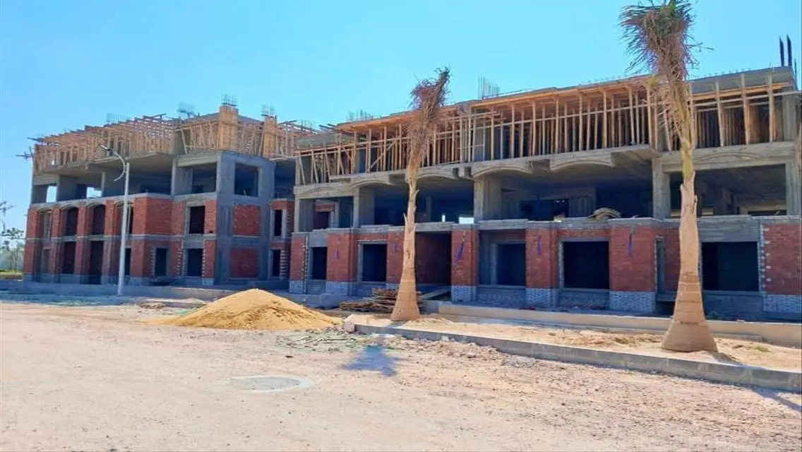 أمتلك فيلتك في منطقة جيزين علي البحيره بموقع مميز