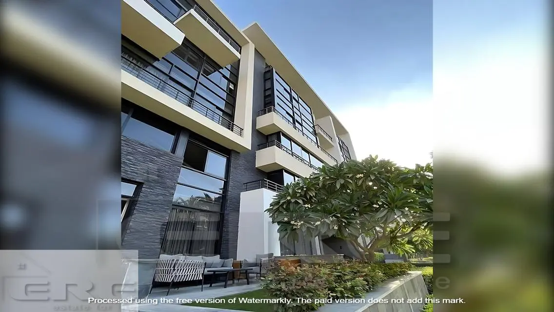 Apart Ready To Move Prime Location with Waterway