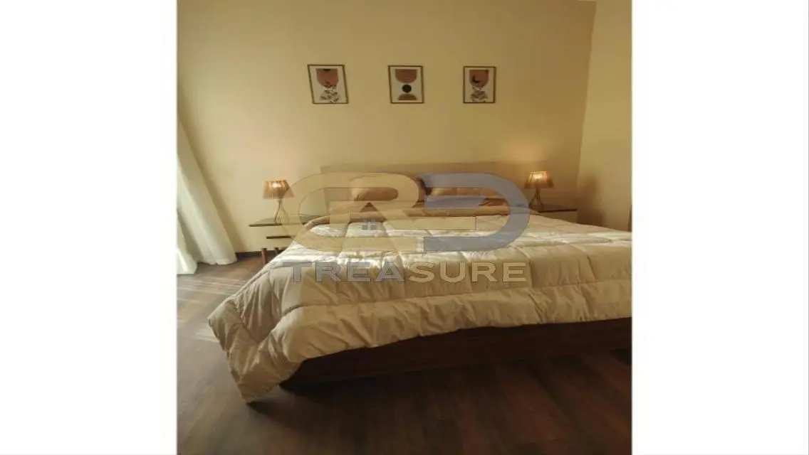 Fully Furnished Apt for rent in Ninety Avenue    .
