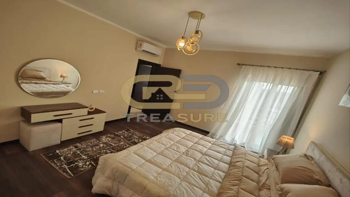 Fully Furnished Apt for rent in Ninety Avenue    .