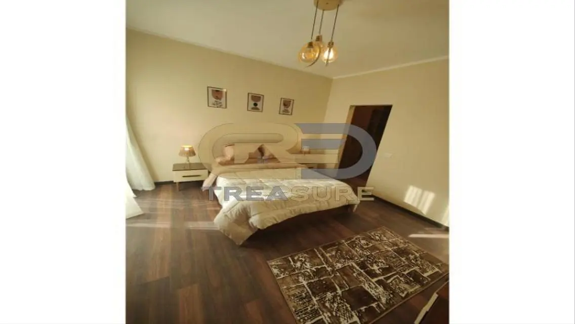 Fully Furnished Apt for rent in Ninety Avenue    .