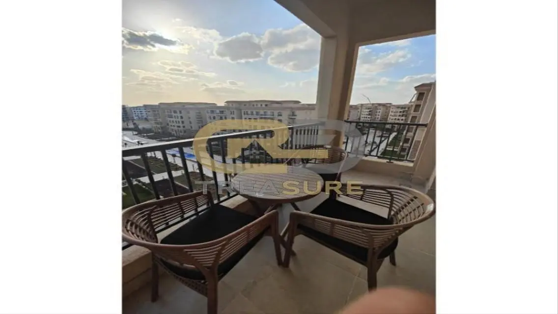 Fully Furnished Apt for rent in Ninety Avenue    .