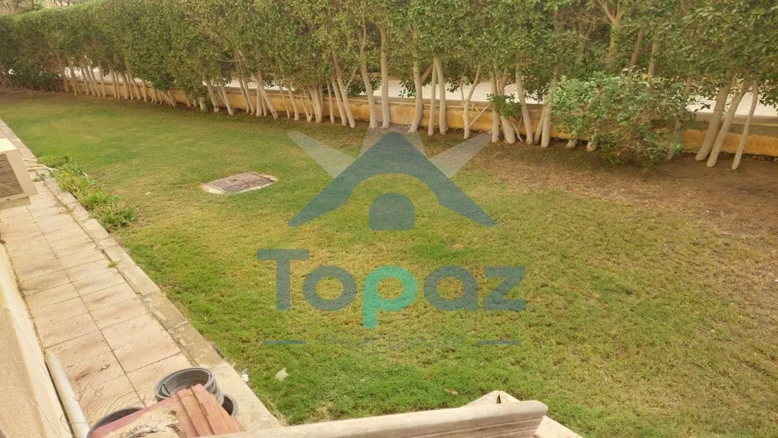 Apartment with Garden  for rent at Beverly hills
