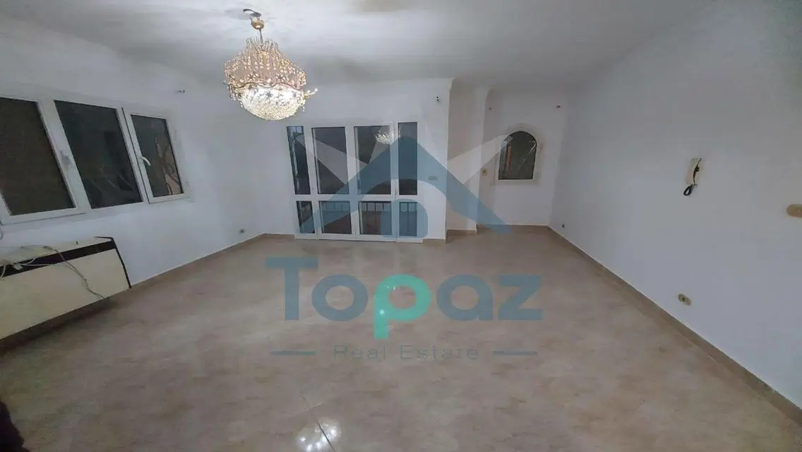Apartment with Garden  for rent at Beverly hills