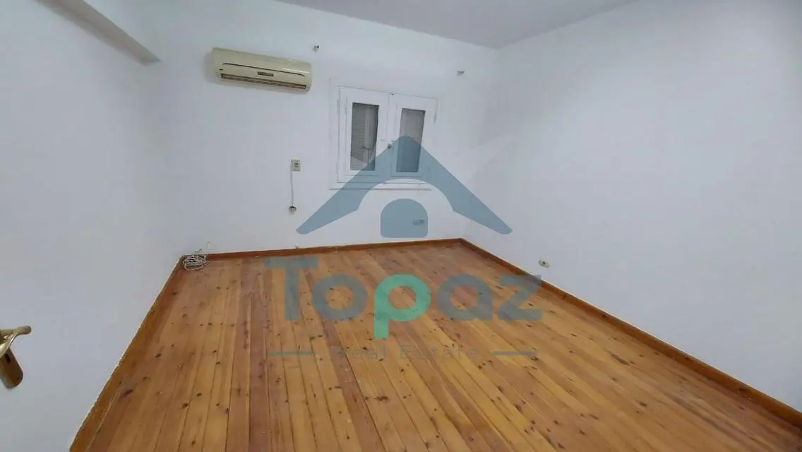 Apartment with Garden  for rent at Beverly hills