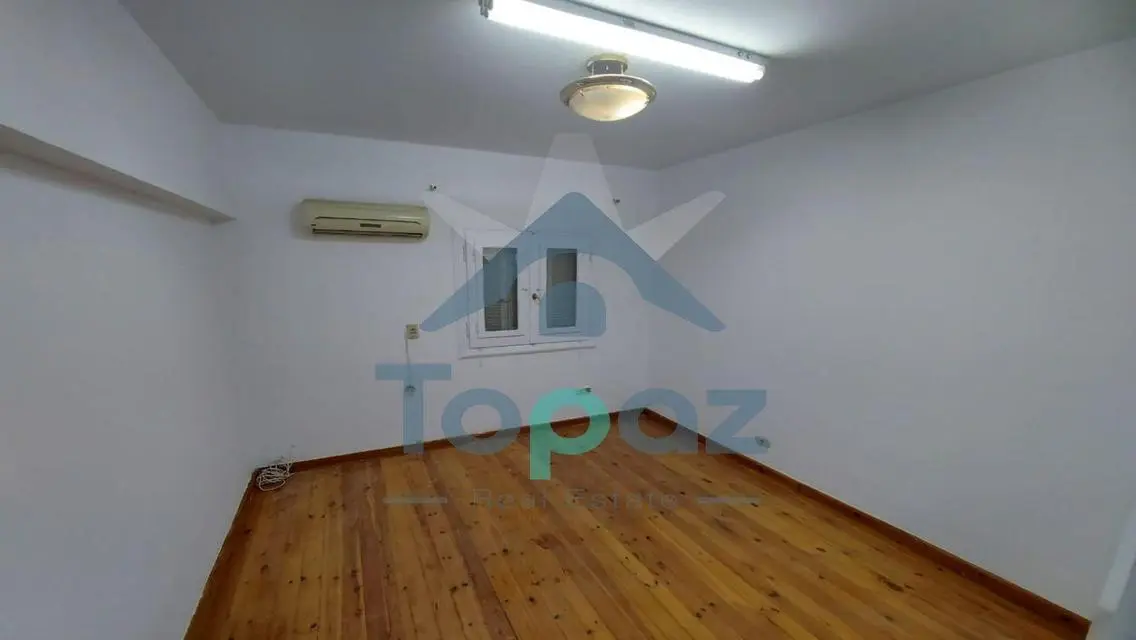 Apartment with Garden  for rent at Beverly hills