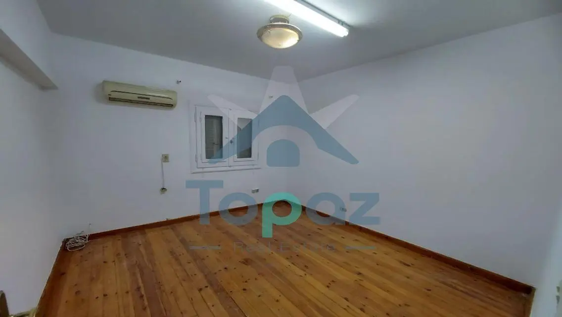 Apartment with Garden  for rent at Beverly hills