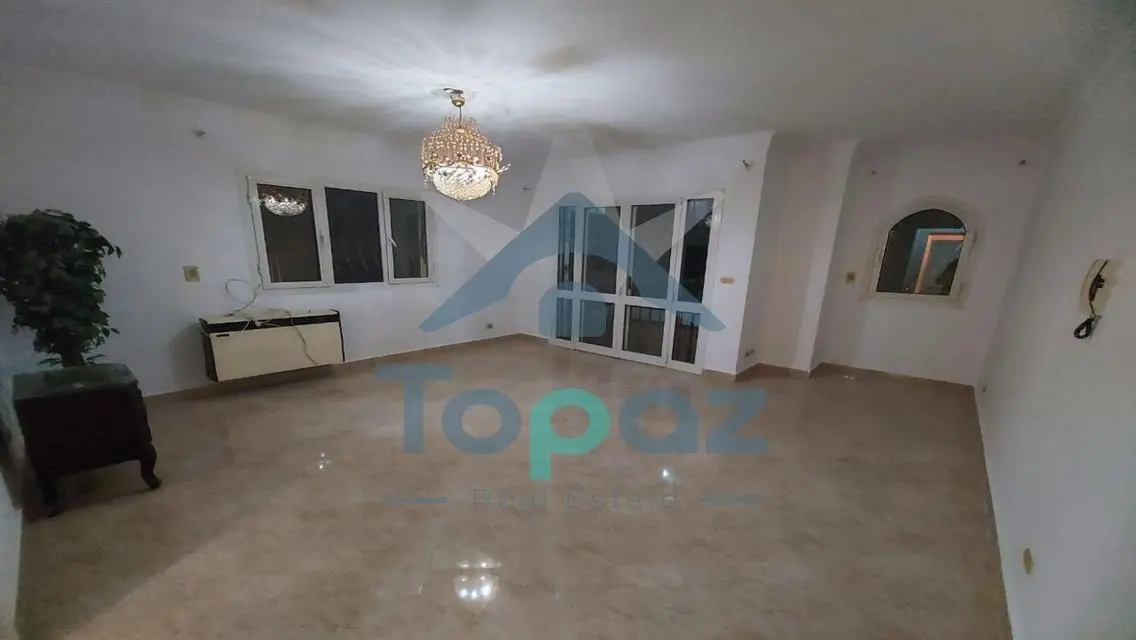 Apartment with Garden  for rent at Beverly hills