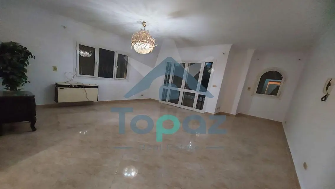 Apartment with Garden  for rent at Beverly hills