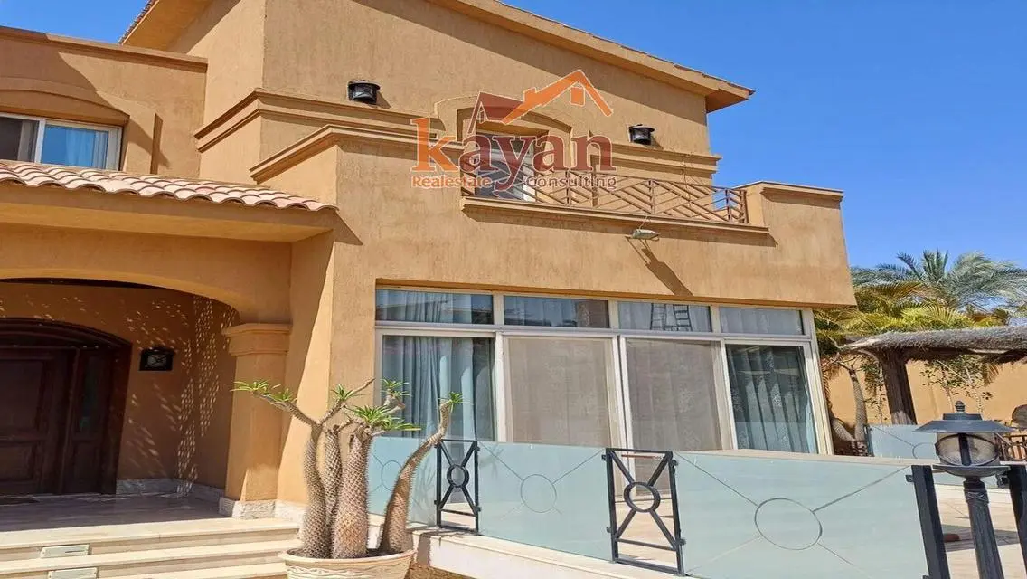فيلا مستقله بحمام سباحه للايجار مفروشه في سوان ليك