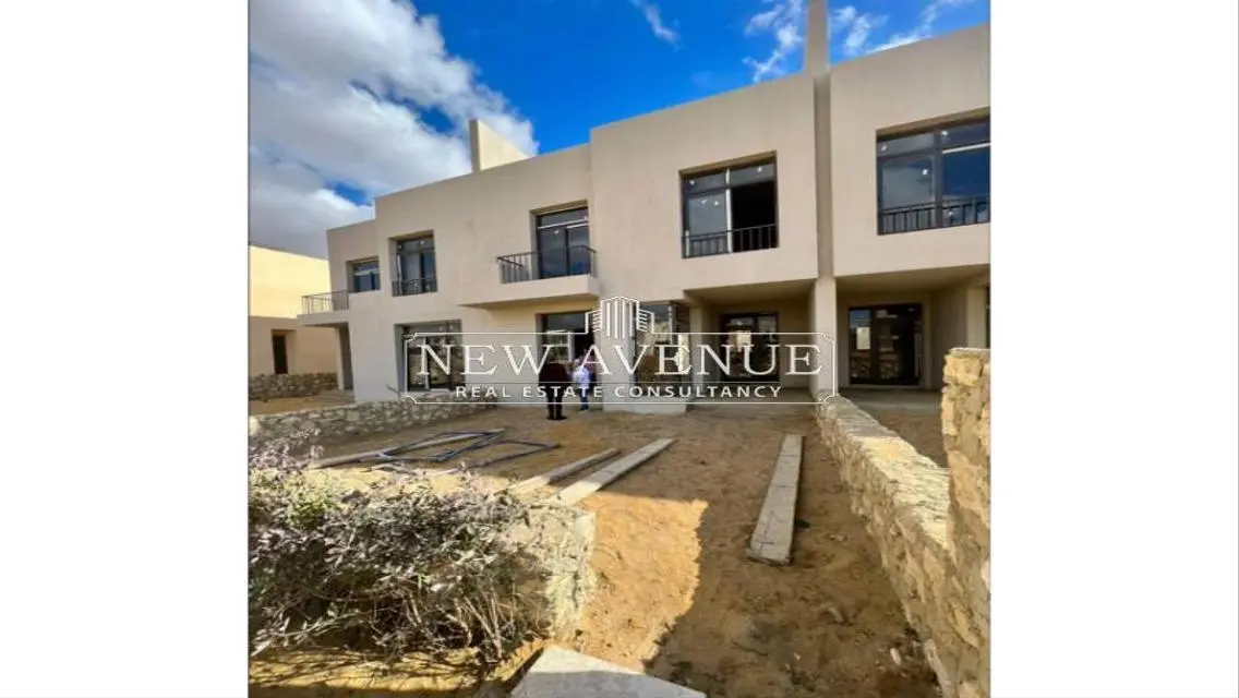 Ready to move townhouse 3 bedrooms  O west