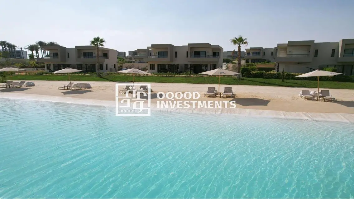 Luxurious Villa with Stunning Lake View