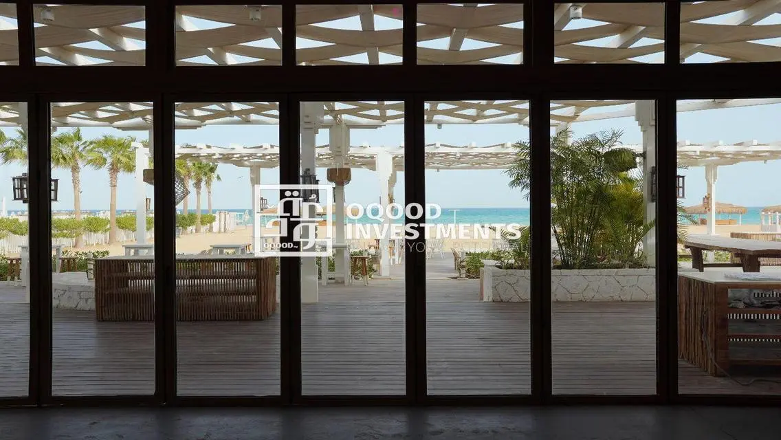 Luxurious Villa with Stunning Lake View