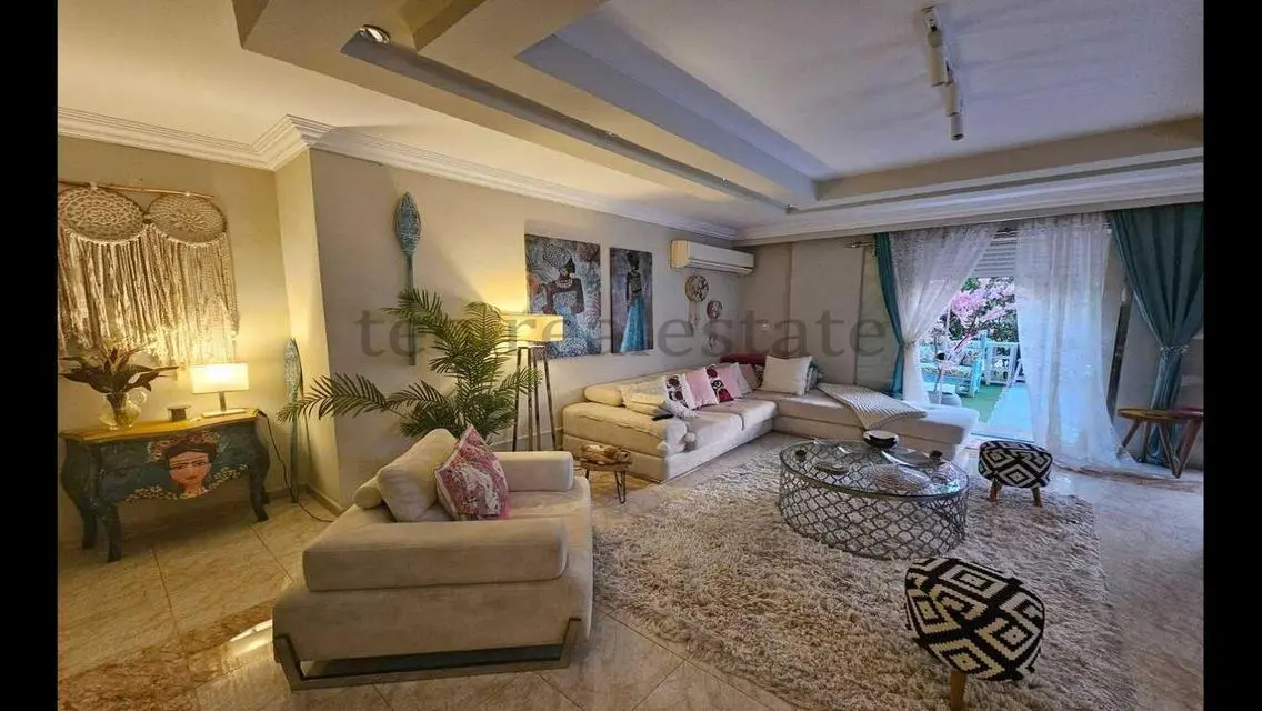 ultra lux apartment has eastern them with garden