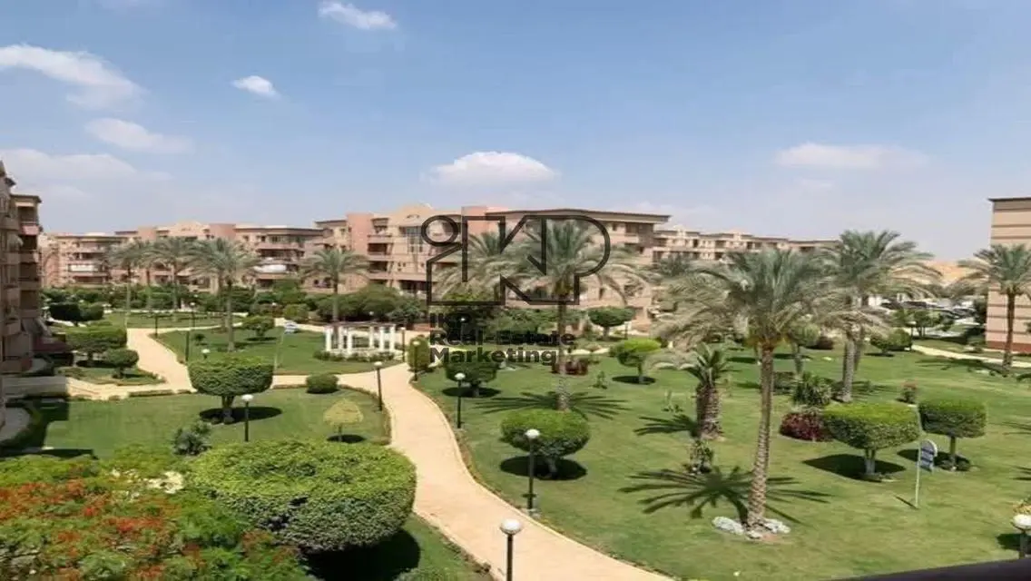 شقه للبيع متشطبه بموقع متميز فى الرحاب