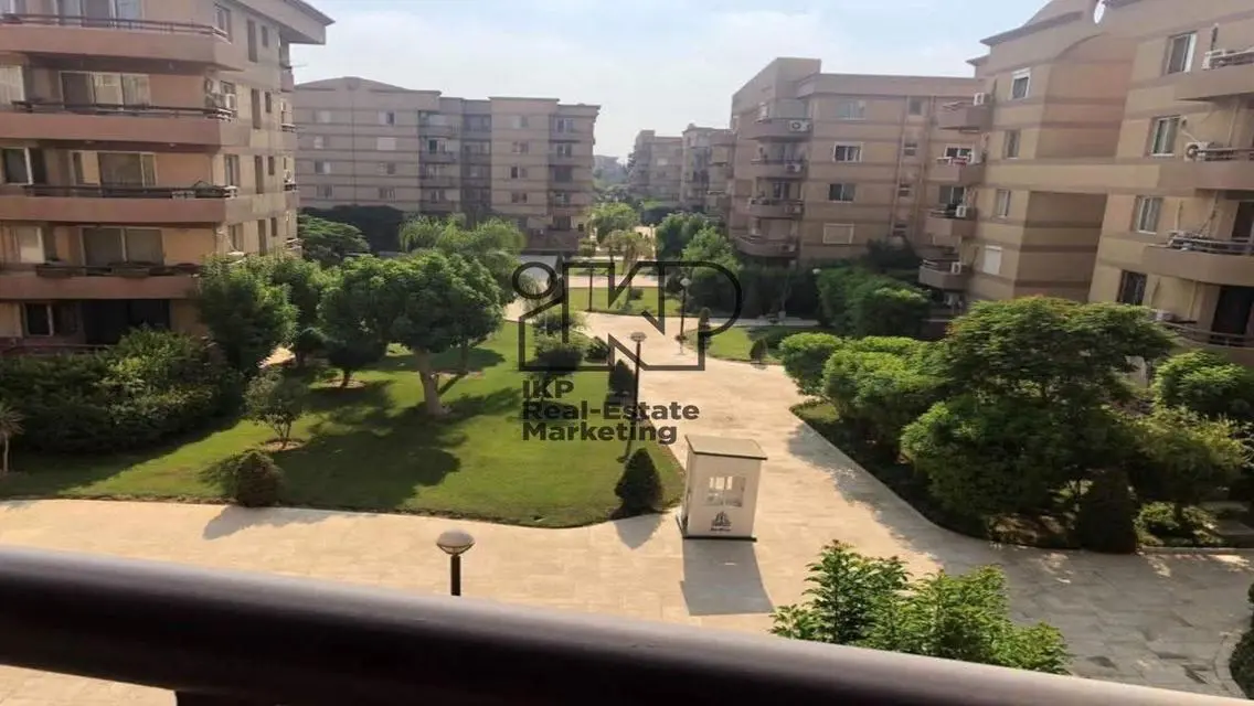 شقه للبيع متشطبه بموقع متميز فى الرحاب