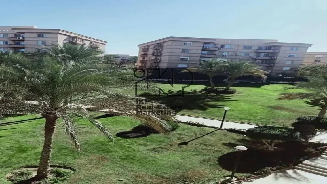 شقه للبيع متشطبه بموقع متميز فى الرحاب