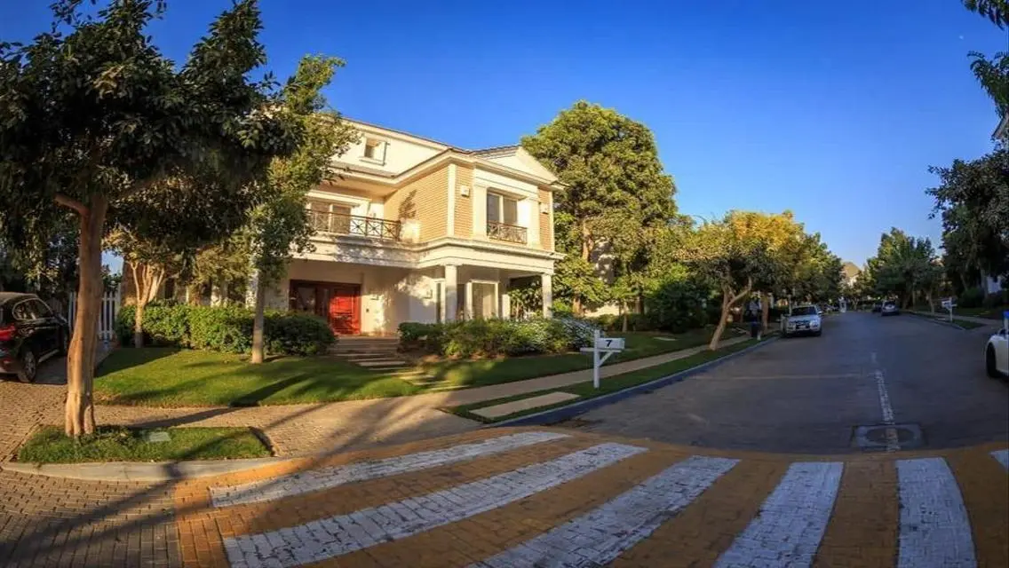 Luxury Villa with Garden Immediate Delivery 8 year