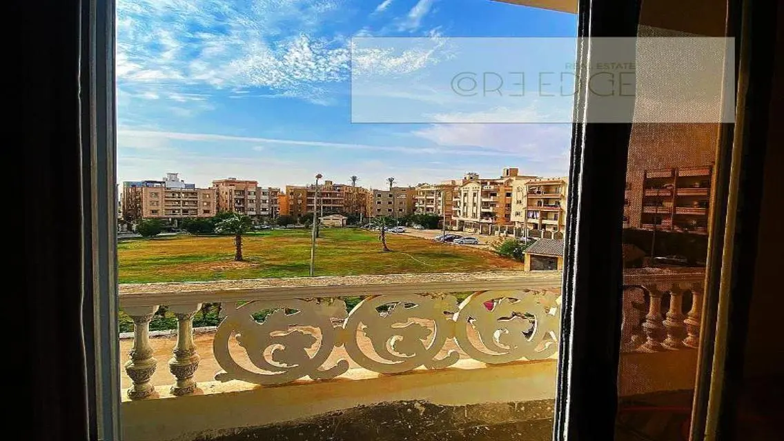 شقه بالحي ١٦ الشيخ زايد إمام بوابه 8 بفيرلي هيلز