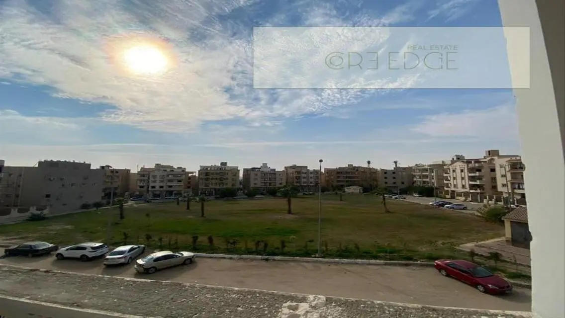 شقه بالحي ١٦ الشيخ زايد إمام بوابه 8 بفيرلي هيلز