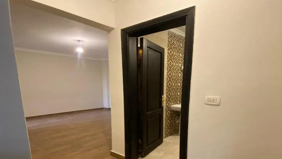 شقة للبيع متشطبة بالكامل للبيع في كمبوند جنة 1