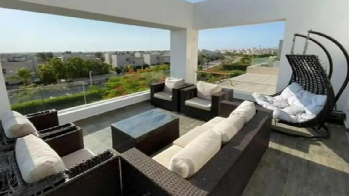 Full seaview + lagoon penthouse Fully Finished