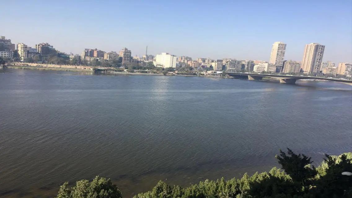شقه 450 للبيع علي النيل بشارع عبد العزيز ال سعود