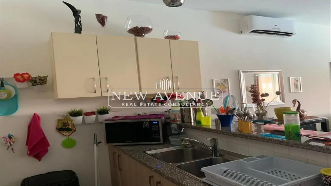 بنتهاوس يطل على حمام السباحة والجولف تشطيب كامل