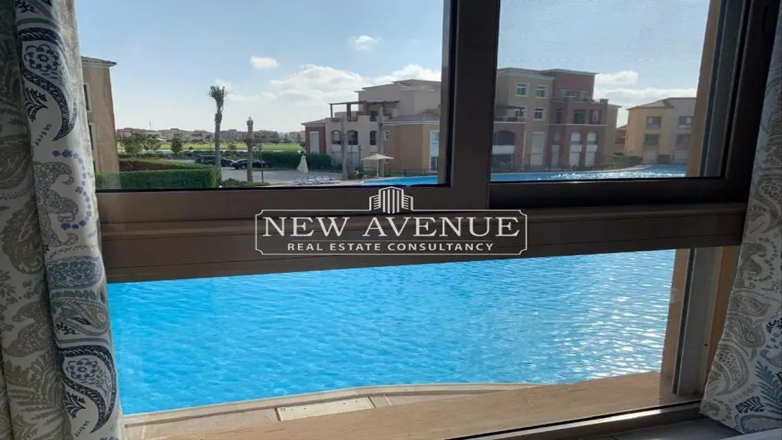 بنتهاوس يطل على حمام السباحة والجولف تشطيب كامل