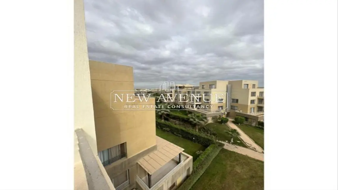 Ground apartment with garden in Palm Parks