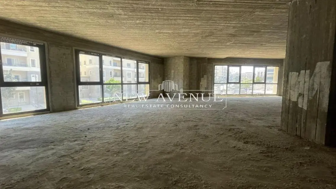 Luxury Apartment for Sale with Space Features - 365000 EGP